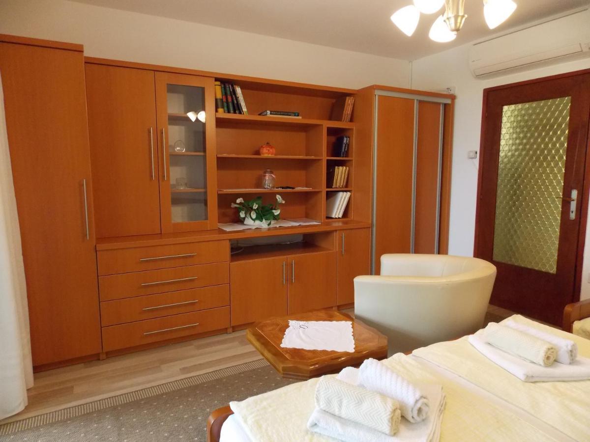 Apartments Cutic Malinska Exterior photo