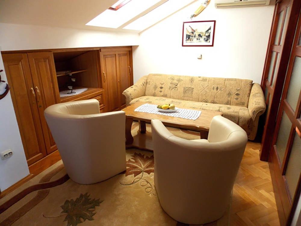 Apartments Cutic Malinska Exterior photo